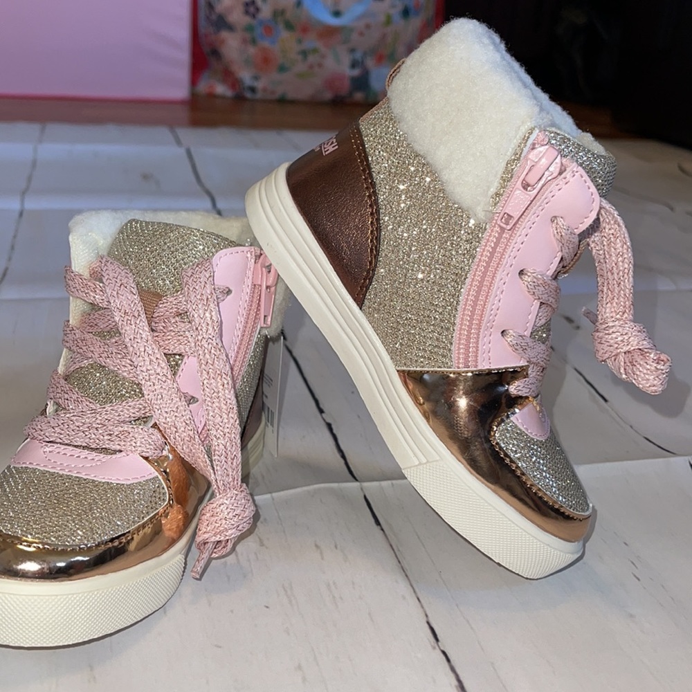 Shoes - Picture 3 of 8